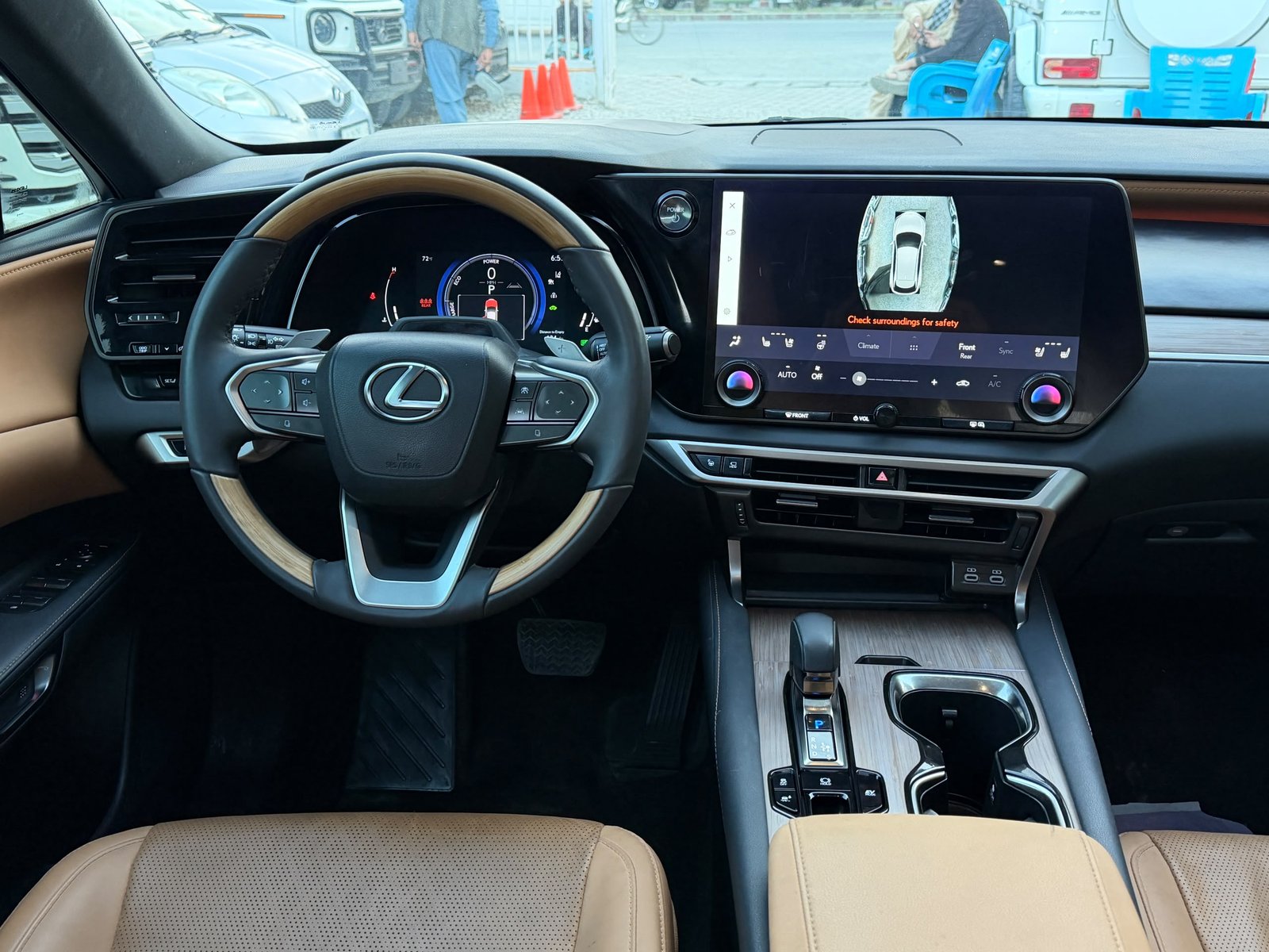 لکسس Rx 2025